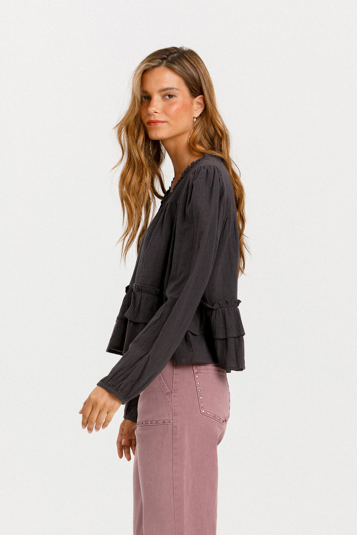 BLUSA COM DETALHE DE FOLHO DUPLO