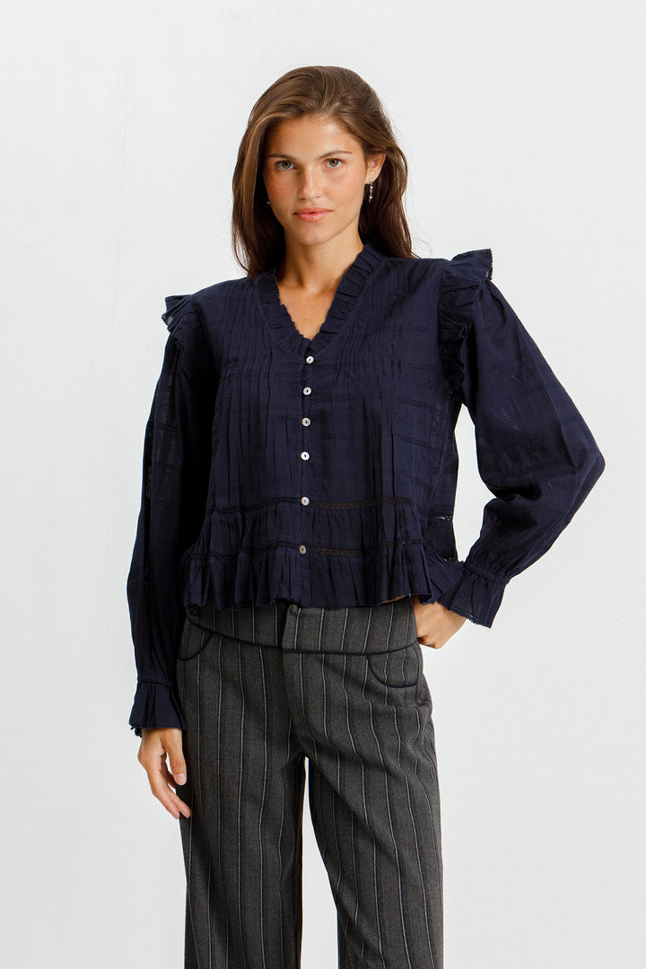 BLUSA ESCOTE PICO JARETAS