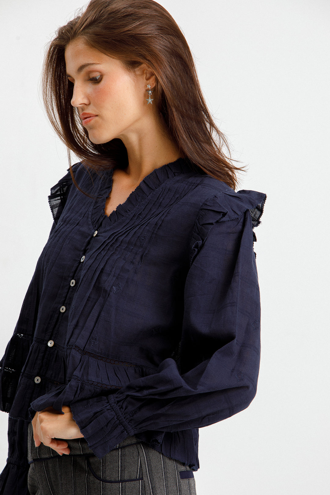 BLUSA ESCOTE PICO JARETAS