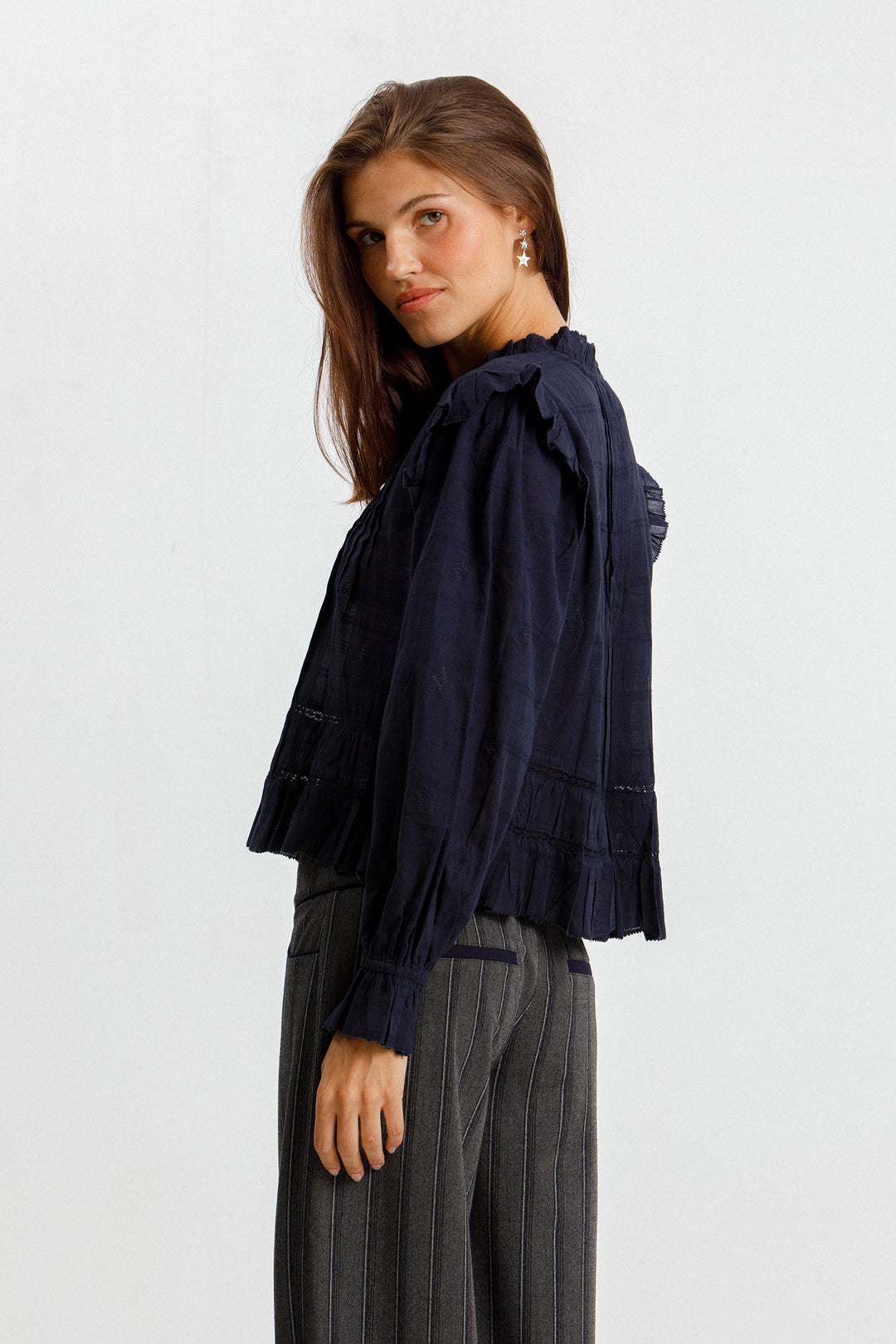 BLUSA ESCOTE PICO JARETAS