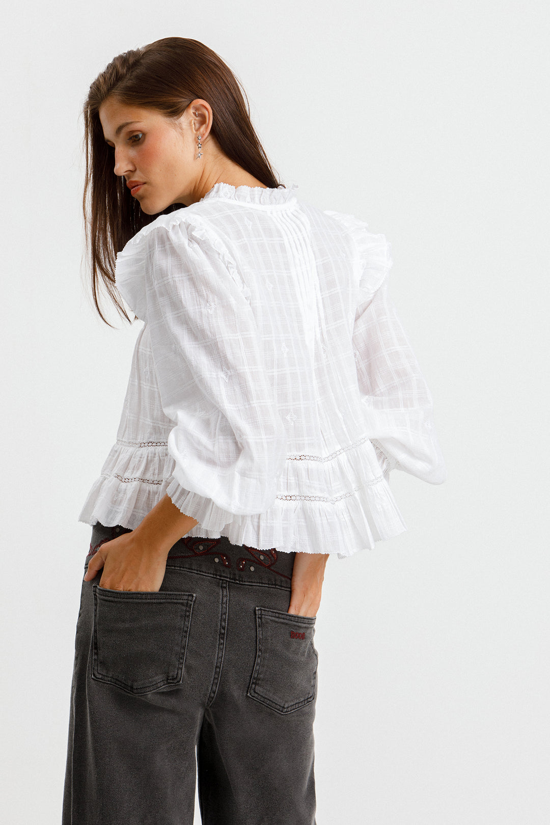 BLUSA ESCOTE PICO JARETAS