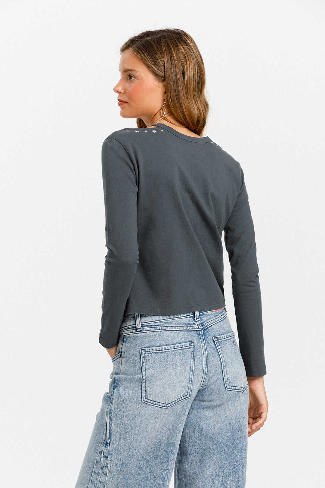 CAMISETA CUT OUT CUELLO