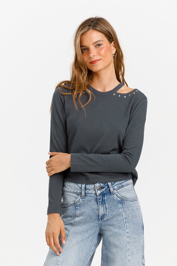 CAMISETA CUT OUT CUELLO