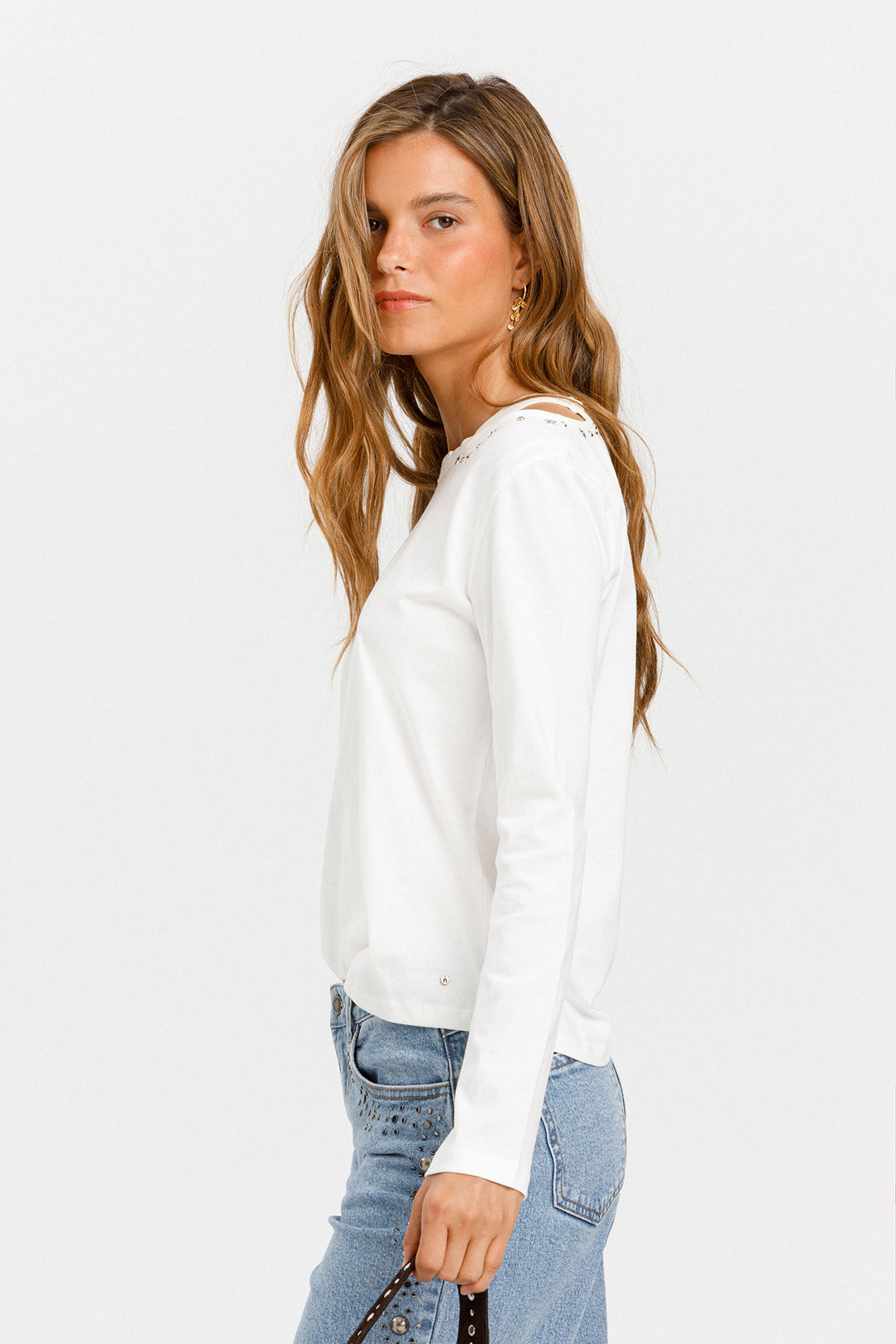 CUT-OUT NECK T-SHIRT