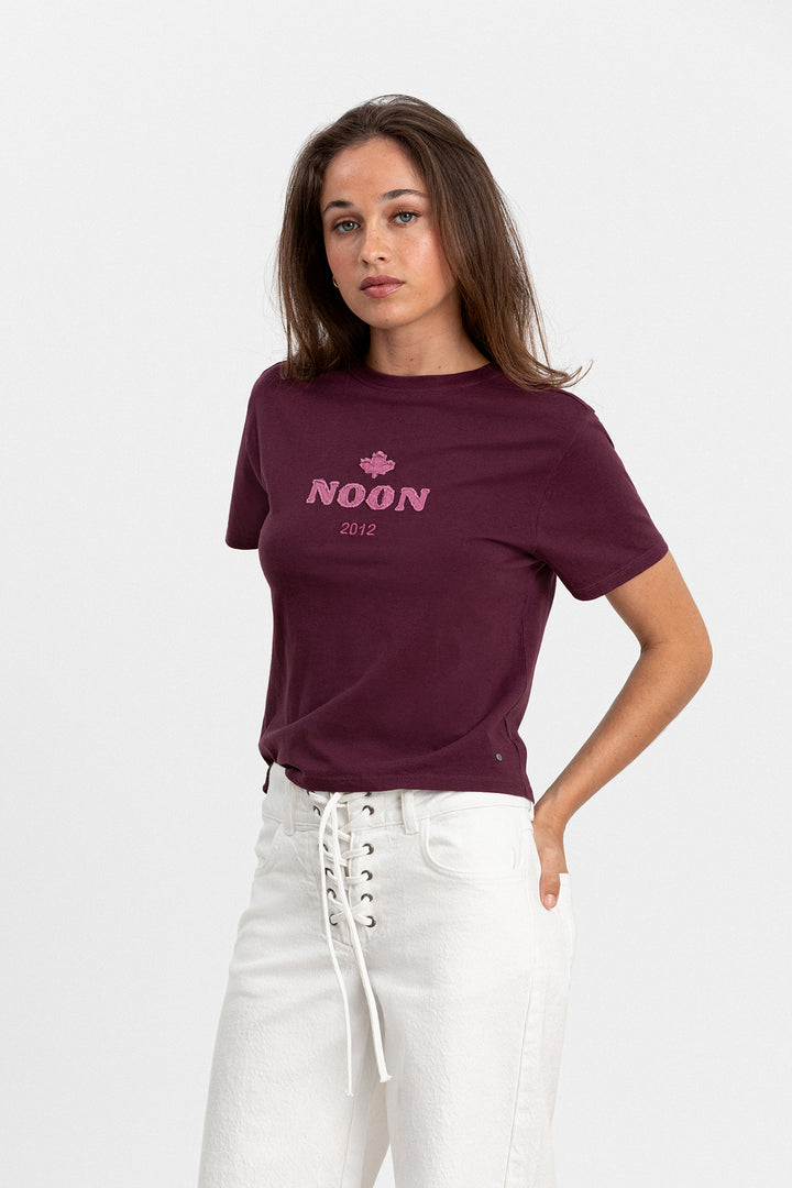 CAMISETA PARCHE TEJIDO HOJA