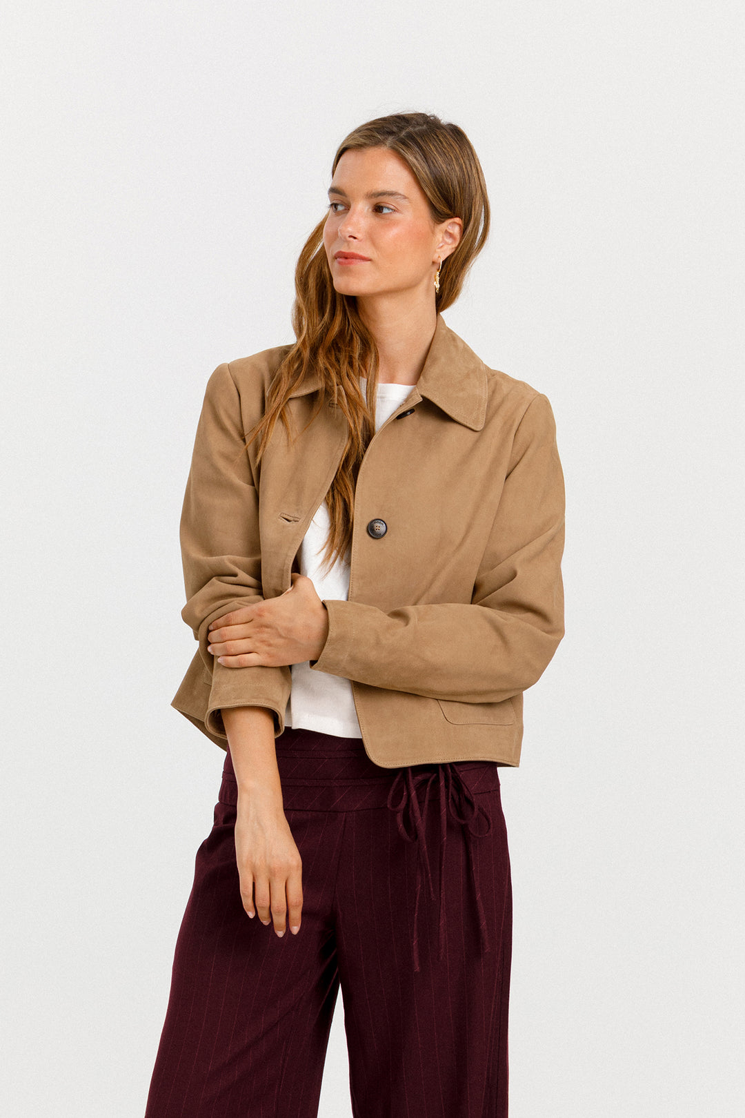 CHAQUETA CORTA ANTE BOLSILLOS