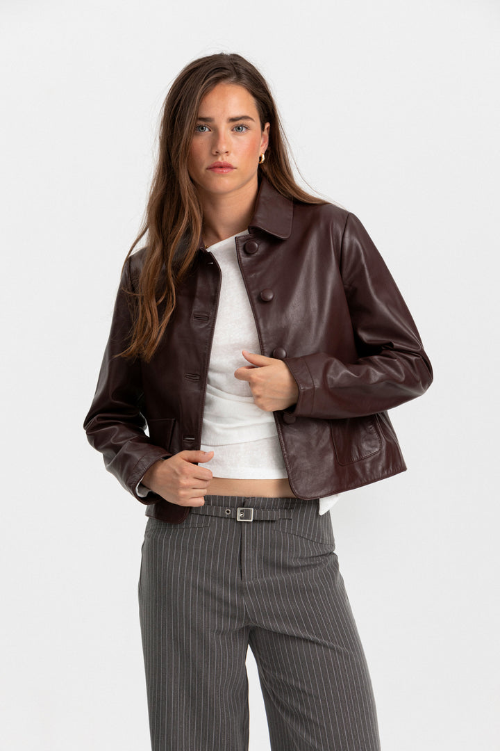 CHAQUETA CORTA PIEL BOTONES
