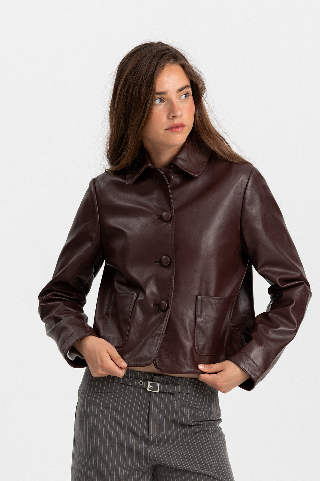CHAQUETA CORTA PIEL BOTONES