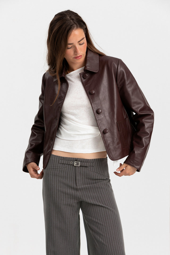 CHAQUETA CORTA PIEL BOTONES