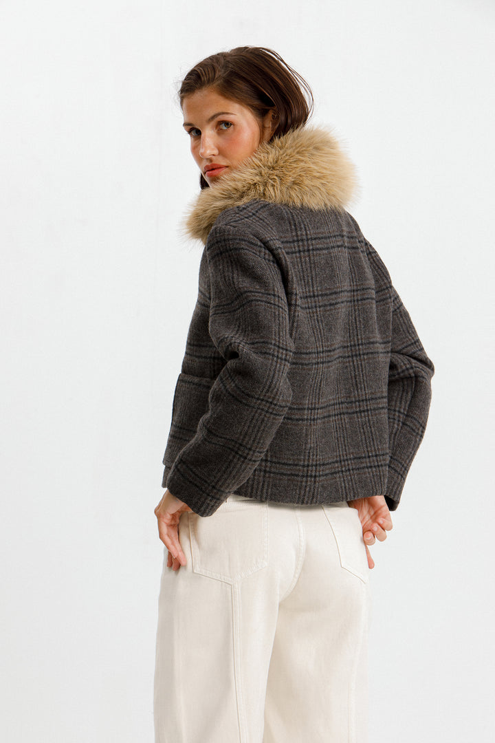 CHAQUETA CUADROS CUELLO PELO