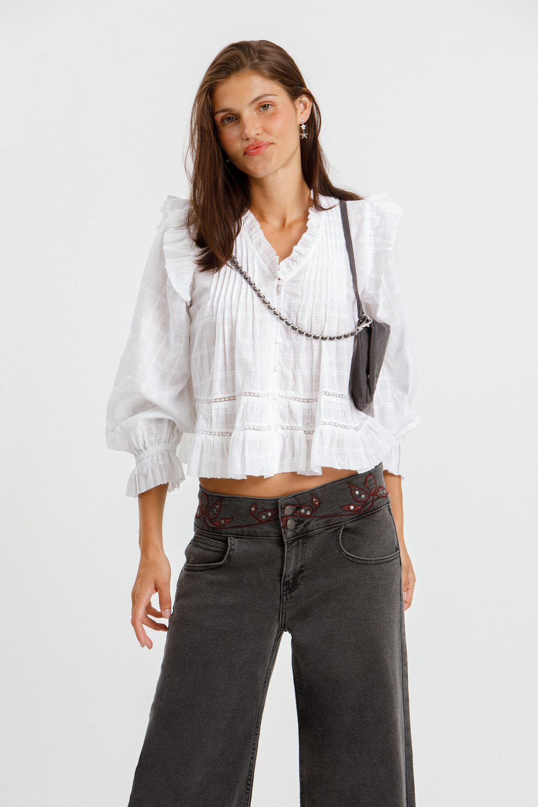 JEANS BORDADO TACHAS