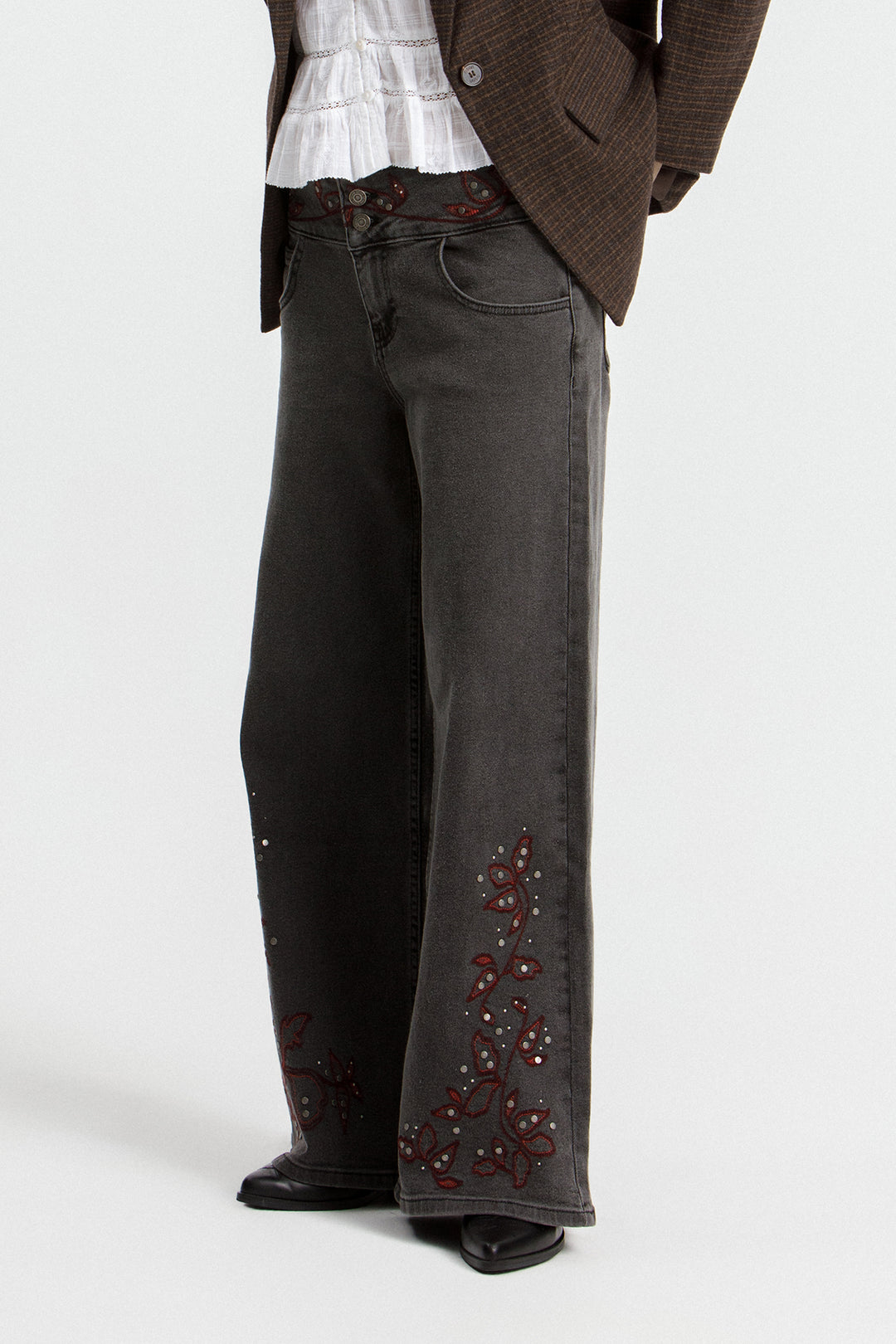 JEANS BORDADO TACHAS