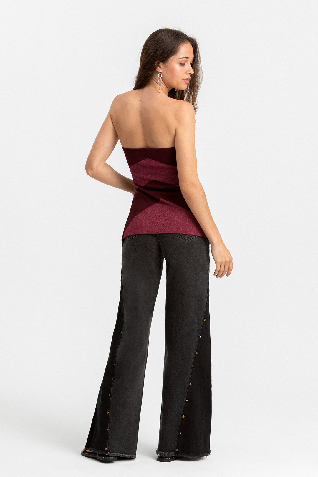 JEANS CORTES TACHUELAS