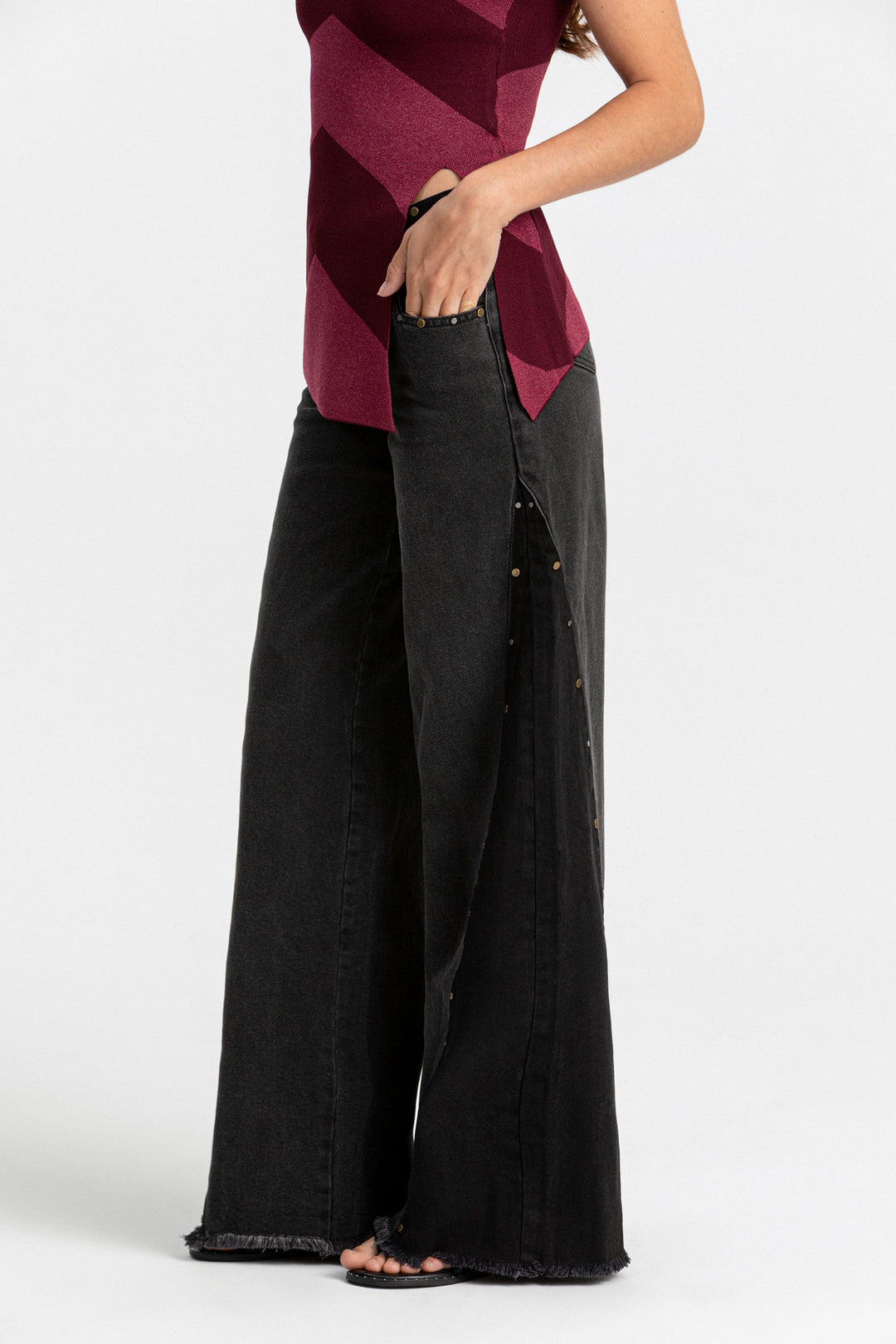 JEANS CORTES TACHUELAS