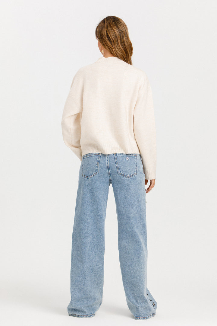 LOW-RISE STRAIGHT JEANS WITH STUDS