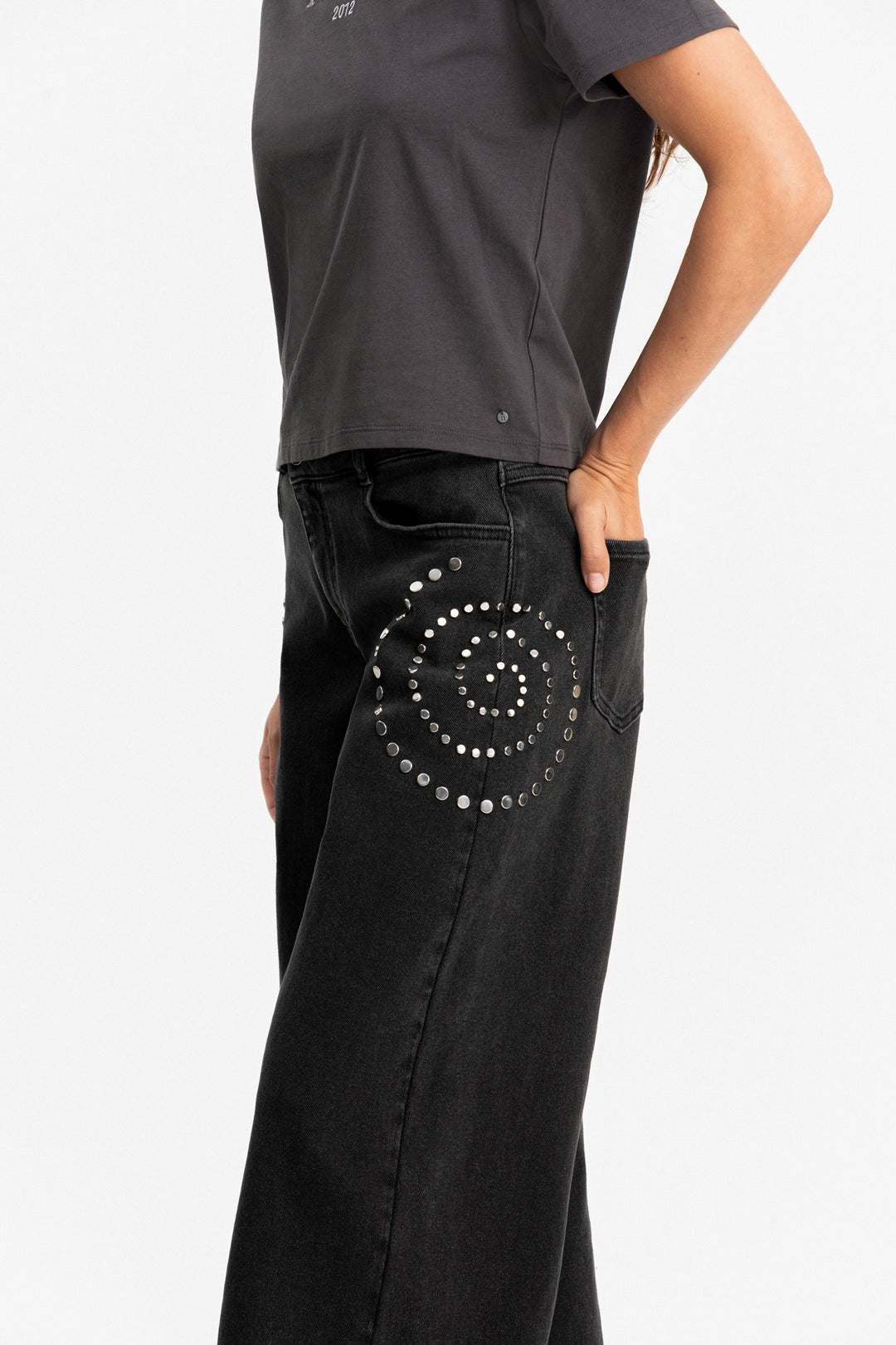 JEANS RELAXED TACHAS ESPIRAL