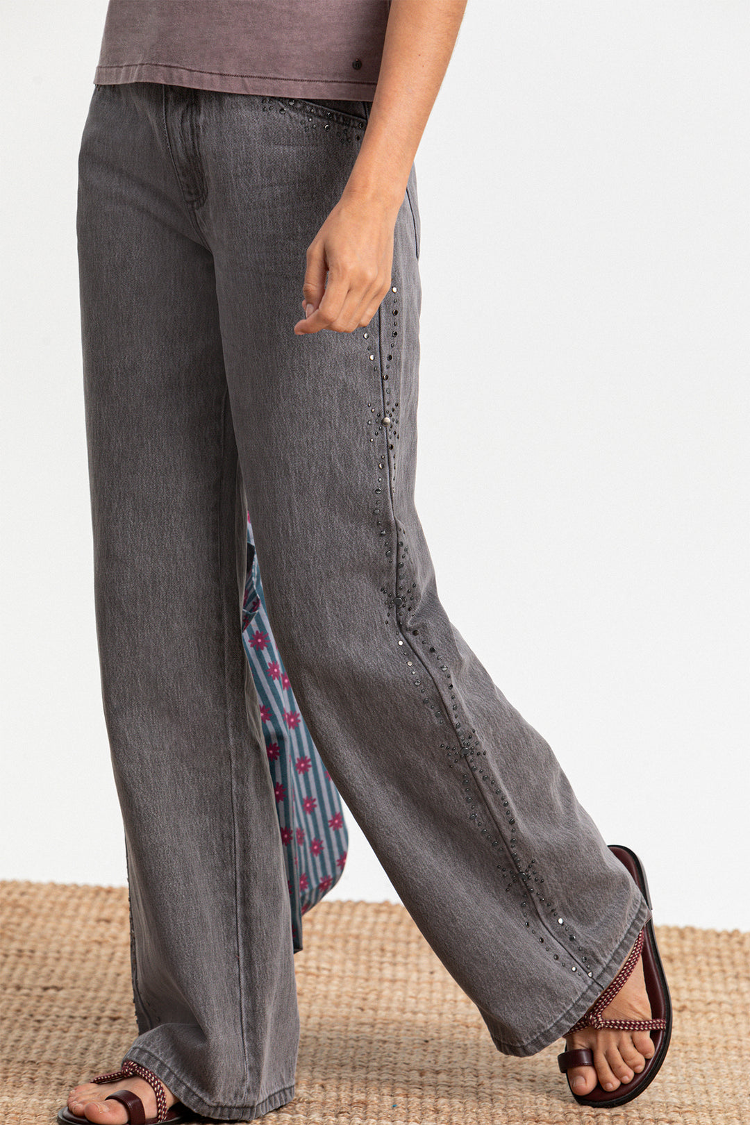 RELAXED FIT JEANS WITH SIDE STUDS