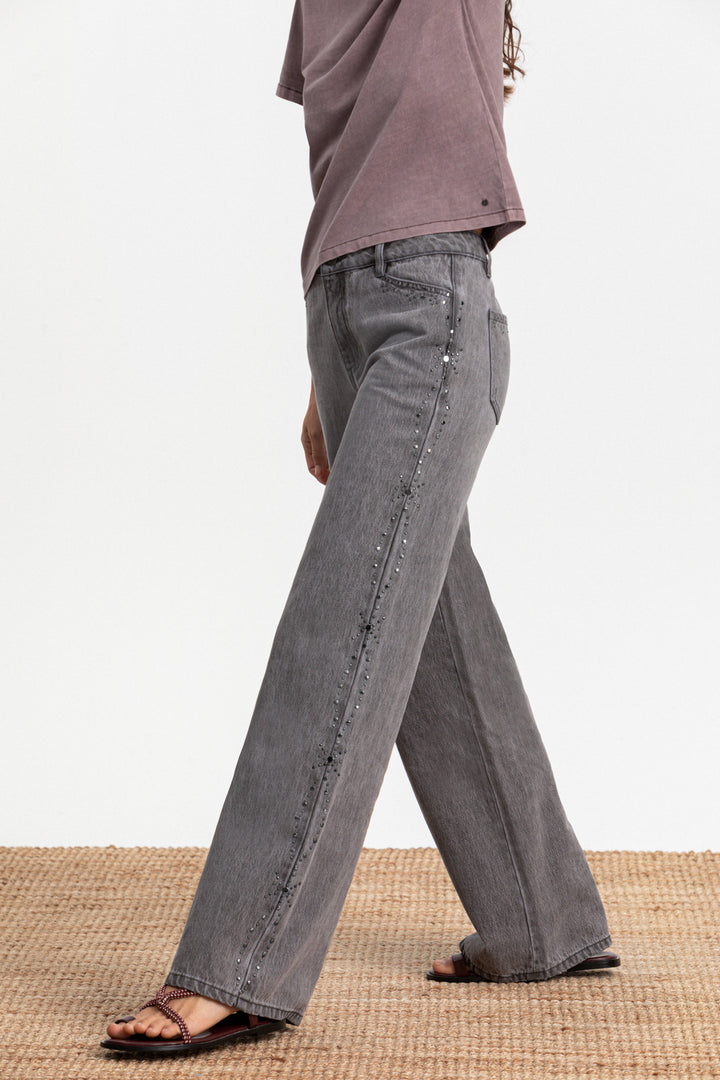 RELAXED FIT JEANS WITH SIDE STUDS