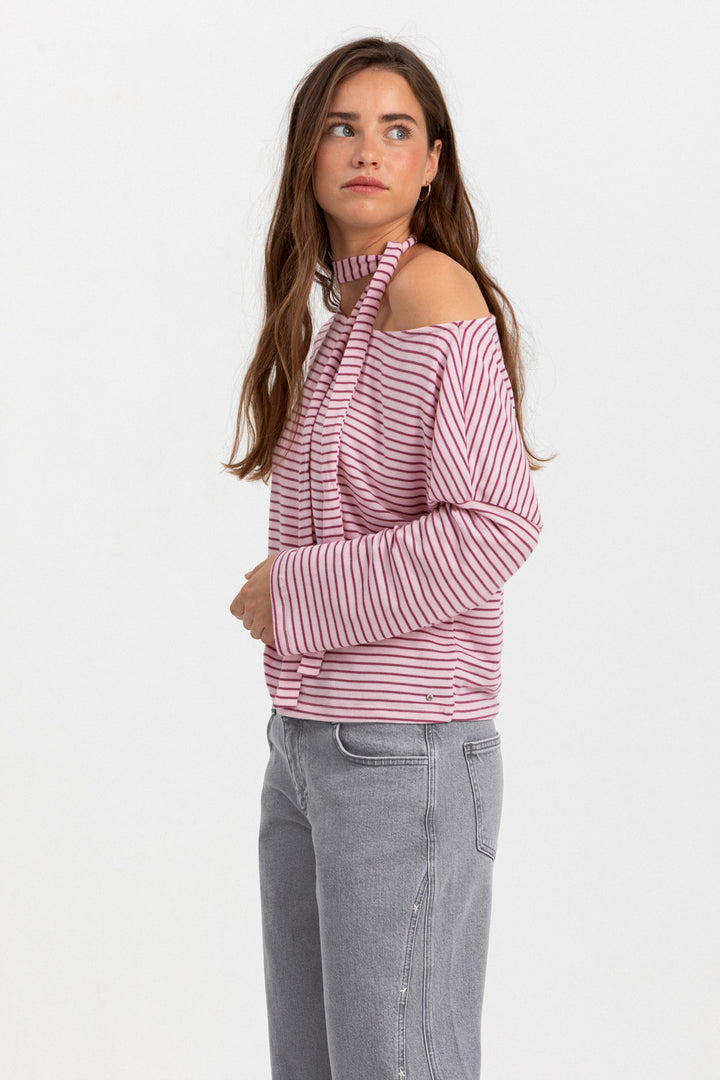 WIDE-LEG JEANS WITH STITCHING AND STUDS
