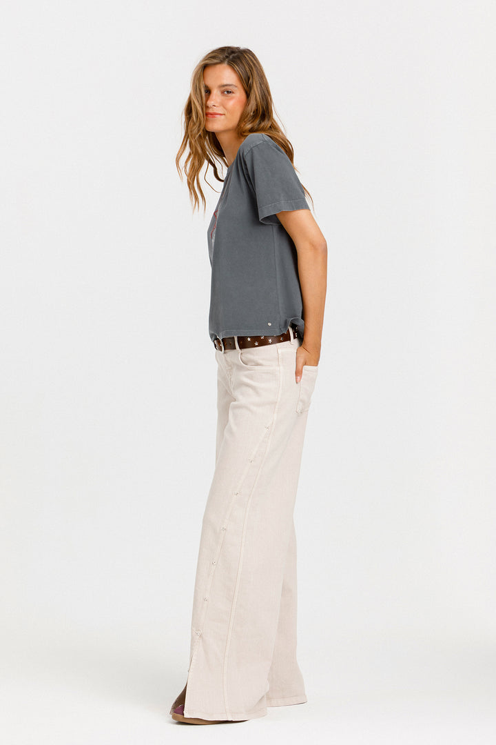 WIDE-LEG JEANS WITH STITCHING AND STUDS