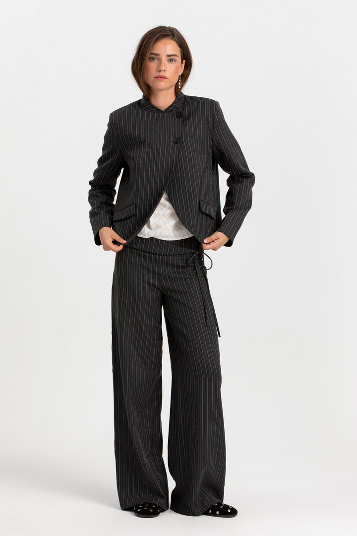 PANTALON DETALLE CINTURA RAYAS