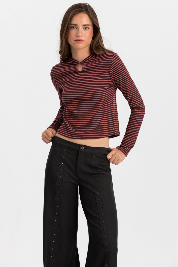 PANTALON TIRO BAJO TACHAS