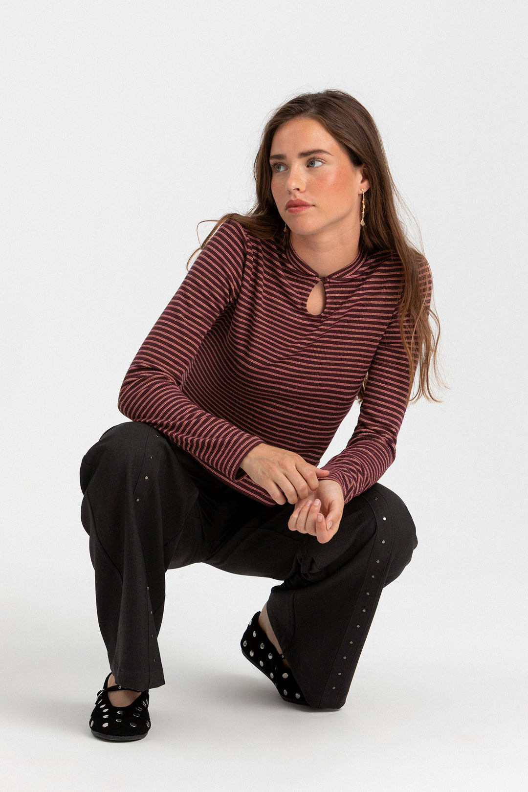 PANTALON TIRO BAJO TACHAS