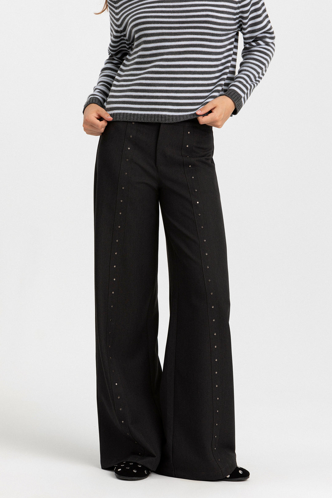 PANTALON TIRO BAJO TACHAS