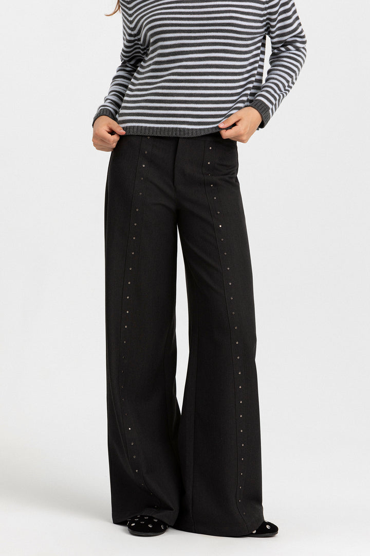 PANTALON TIRO BAJO TACHAS