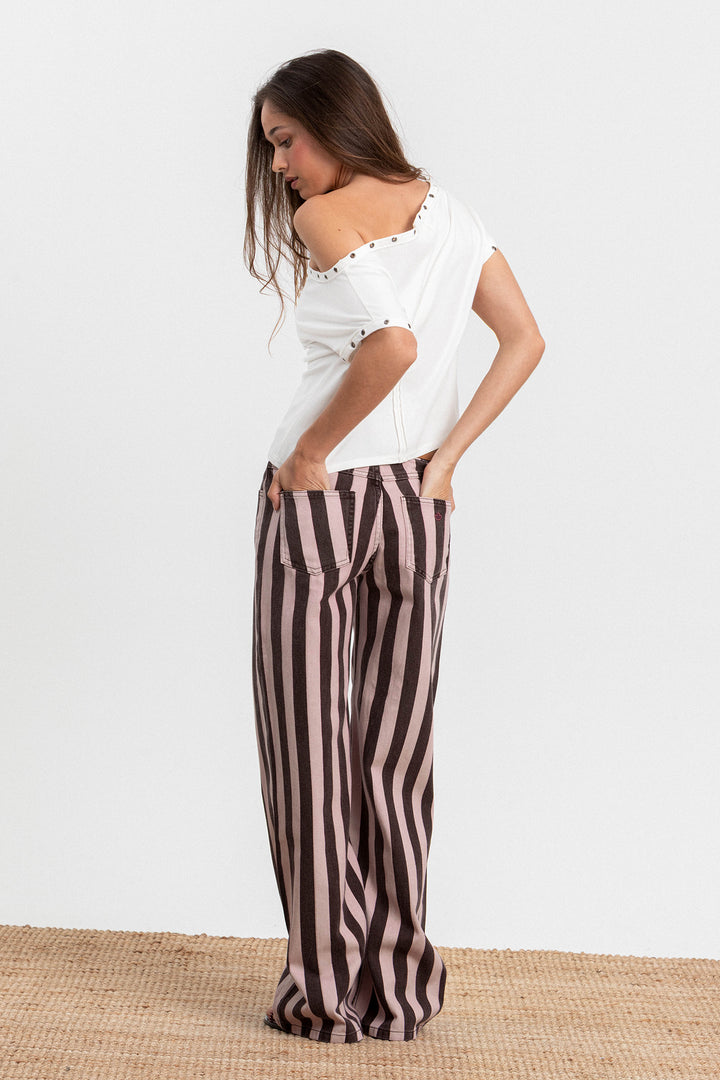 ASYMMETRICAL EYELETS TOP