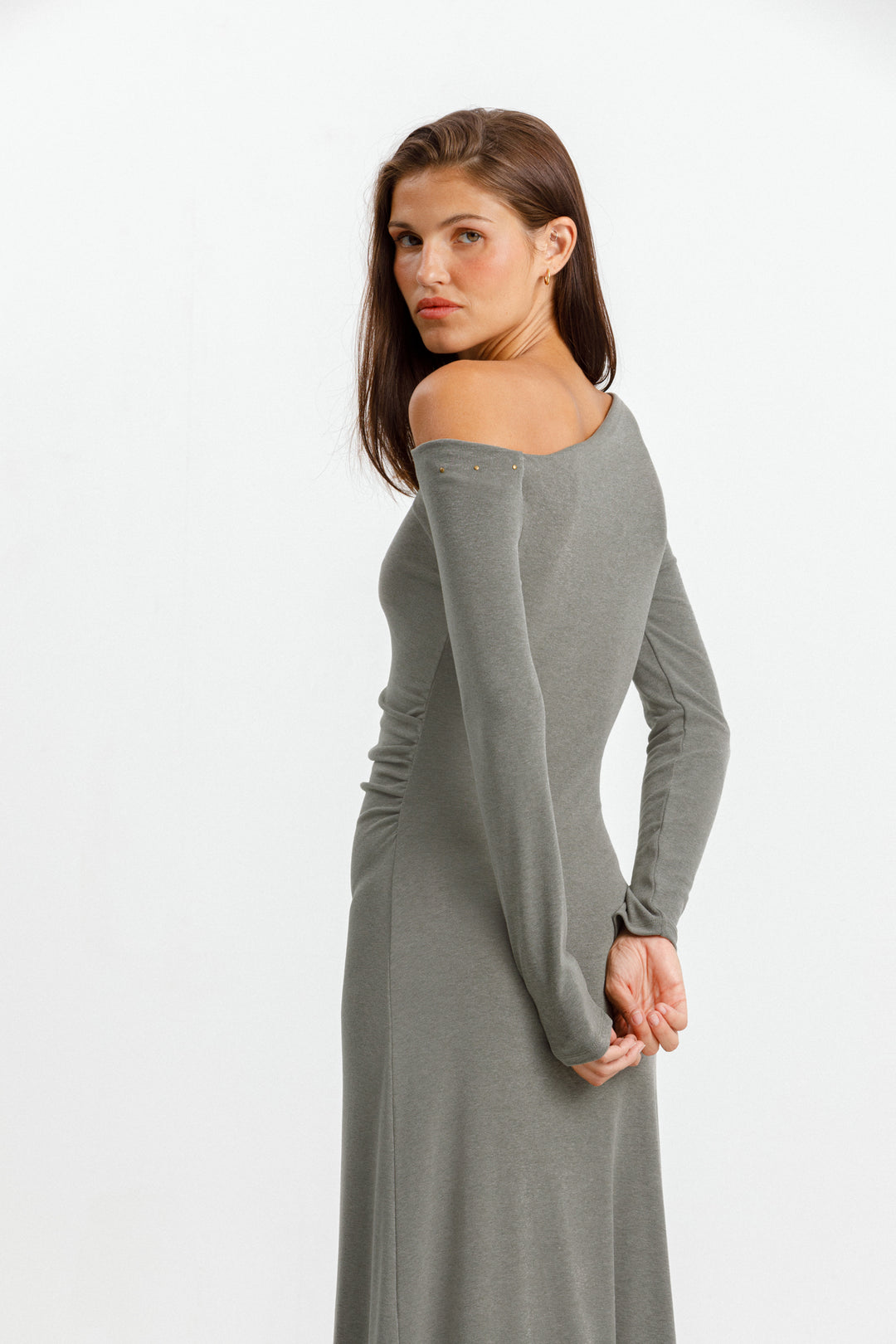VESTIDO ASIMETRICO MIDI TACHAS
