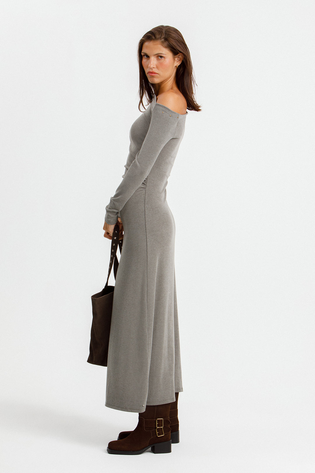 VESTIDO ASIMETRICO MIDI TACHAS