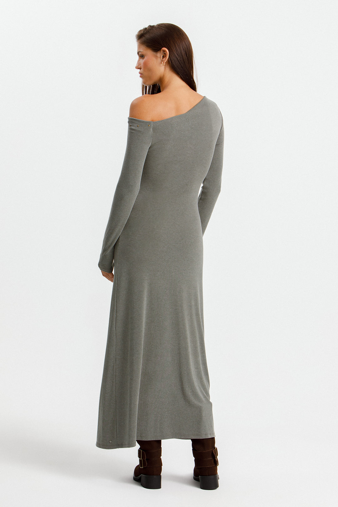 VESTIDO ASIMETRICO MIDI TACHAS