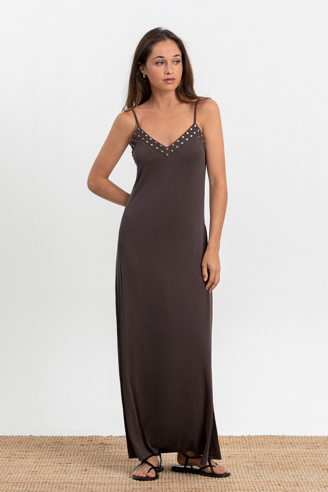 VESTIDO MODAL TACHAS ESCOTE