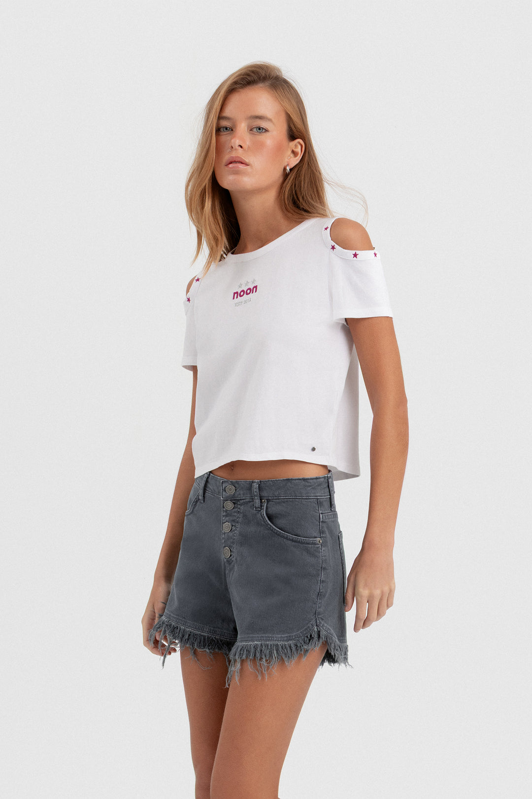 SHORTS BOTONES DESFLECADO