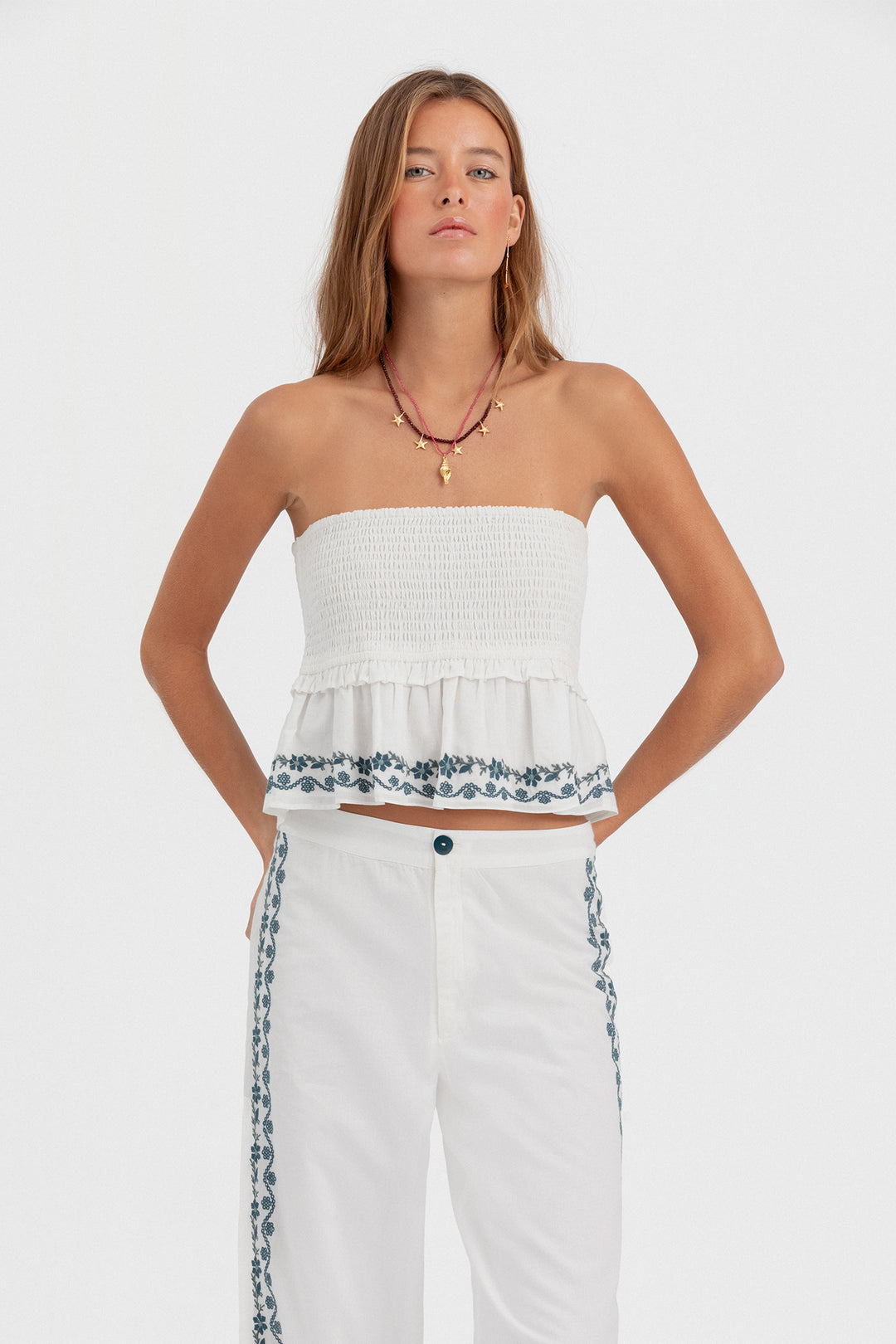 PANTALON BORDADO CONTRASTE