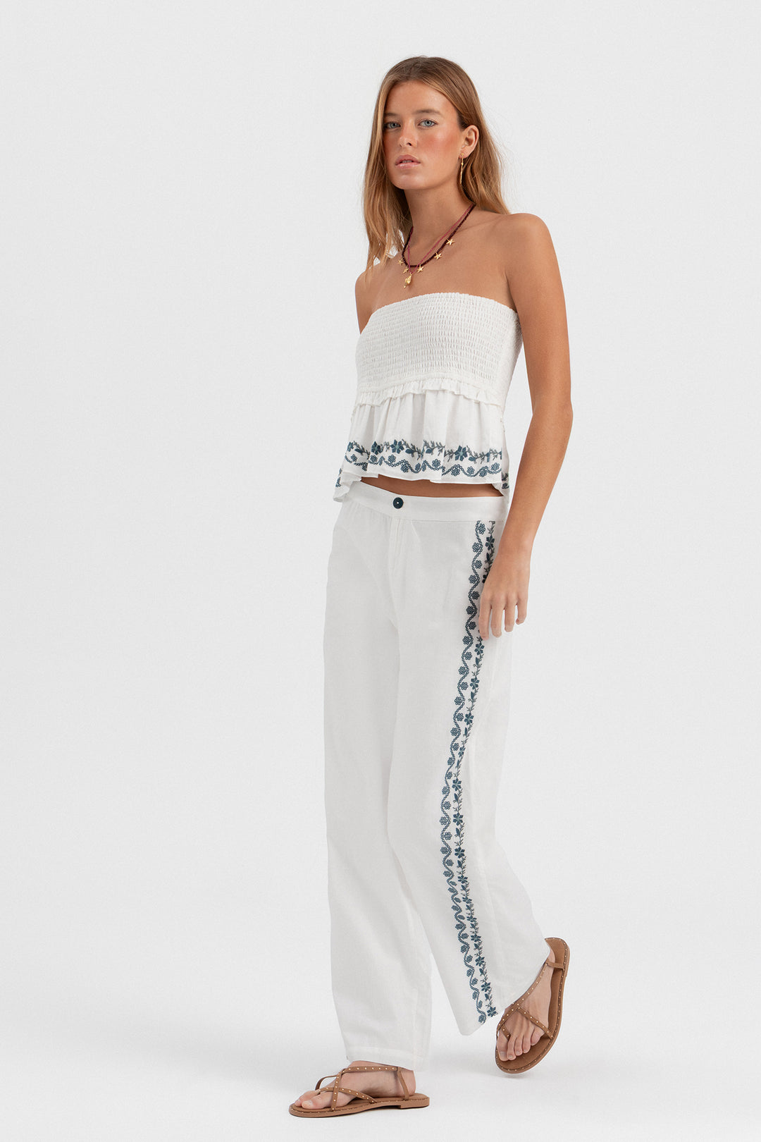 PANTALON BORDADO CONTRASTE