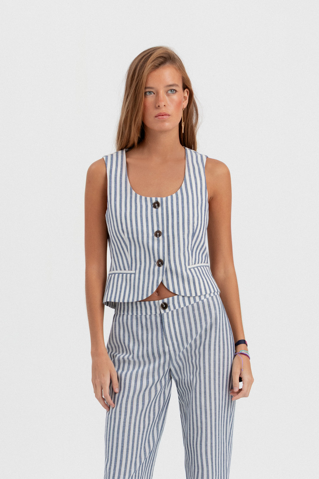 CHALECO ESCOTE BOTONES