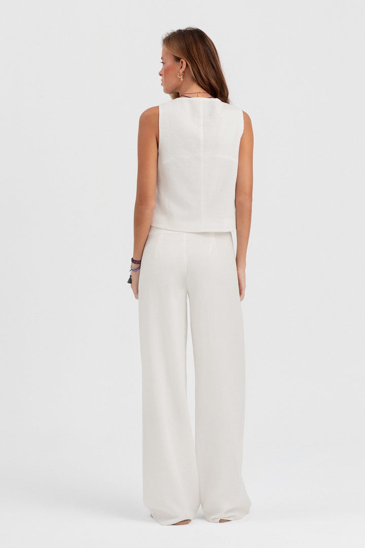 COLETE COM DECOTE FECHADO COM BOTÕES