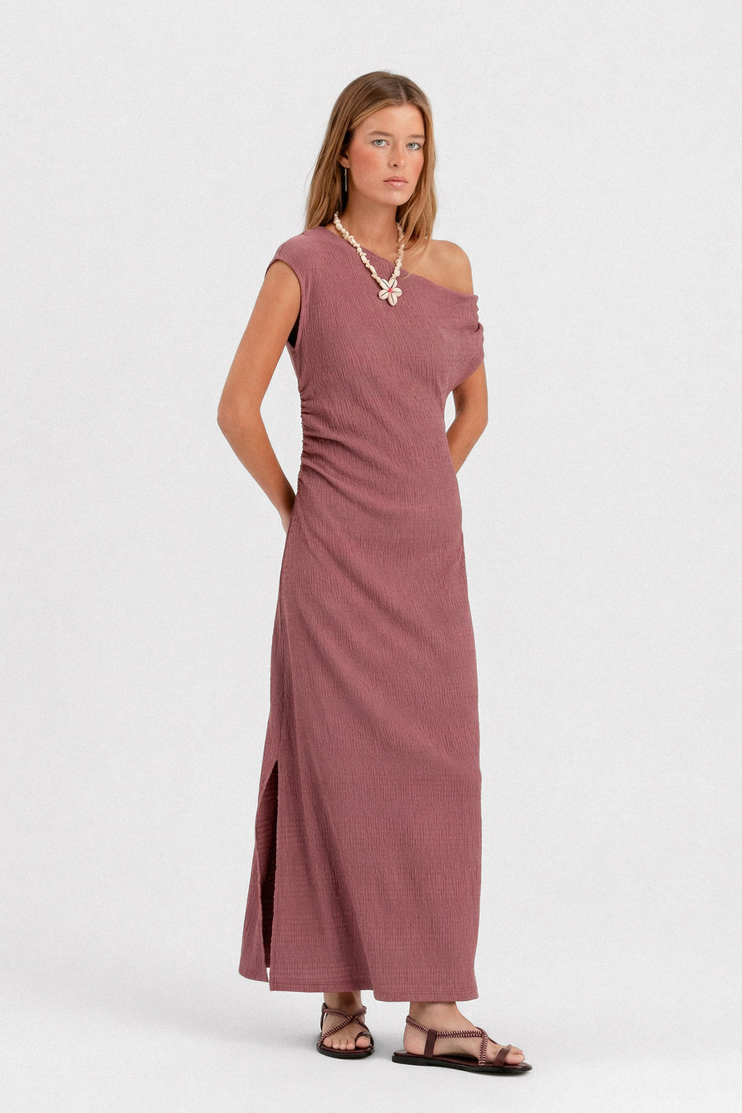 VESTIDO MIDI ASIMETRICO TEXTURA