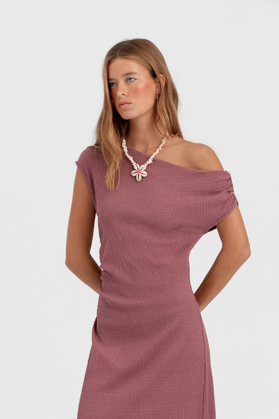 VESTIDO MIDI ASIMETRICO TEXTURA