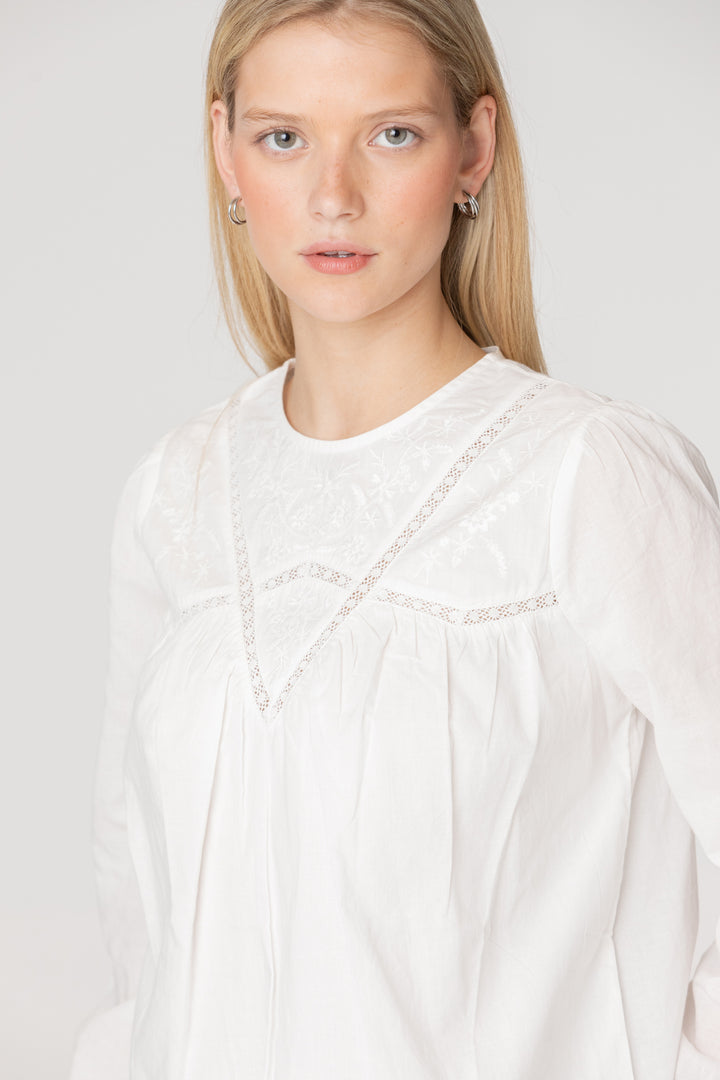 BLUSA BORDADOS CANESU ENTREDOS