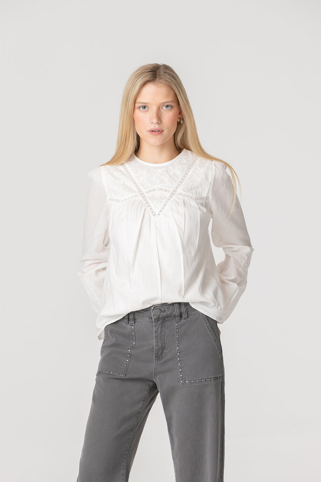 BLUSA BORDADOS CANESU ENTREDOS