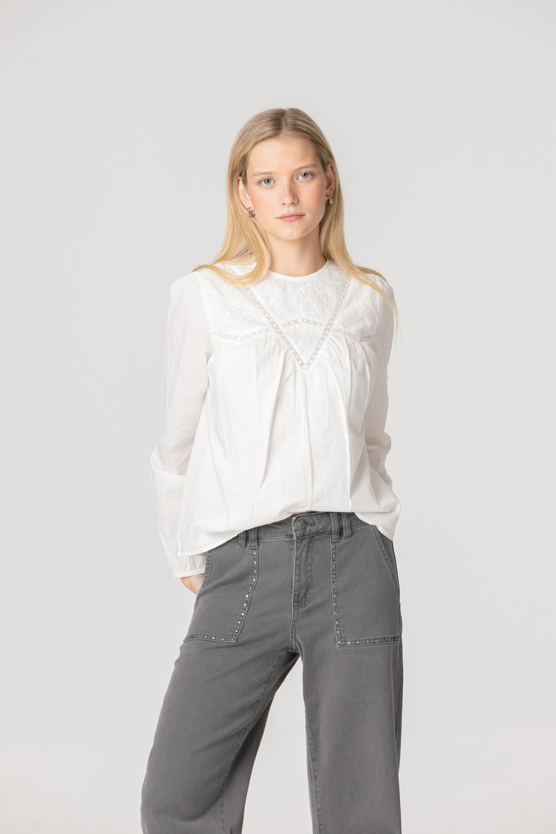 BLUSA BORDADOS CANESU ENTREDOS