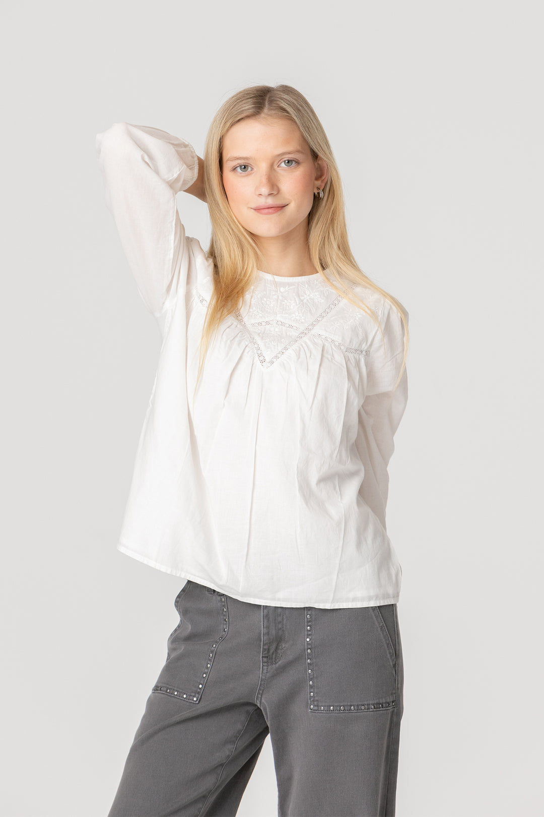 BLUSA BORDADOS CANESU ENTREDOS