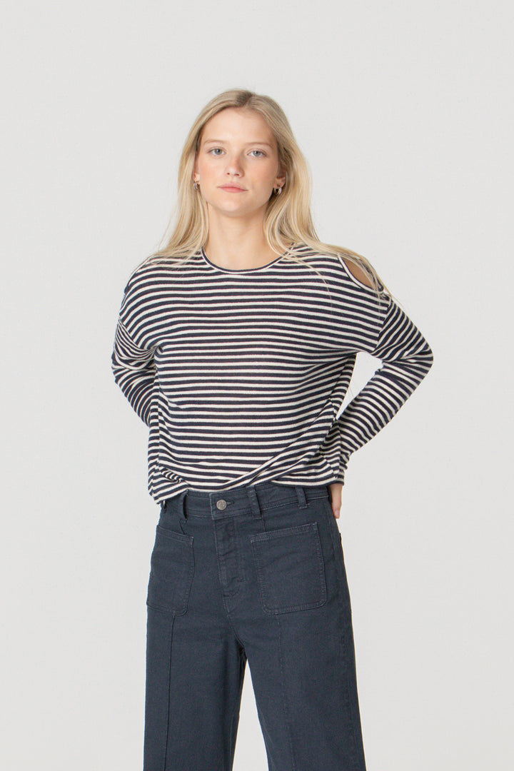 SHOULDER OPEN T-SHIRT