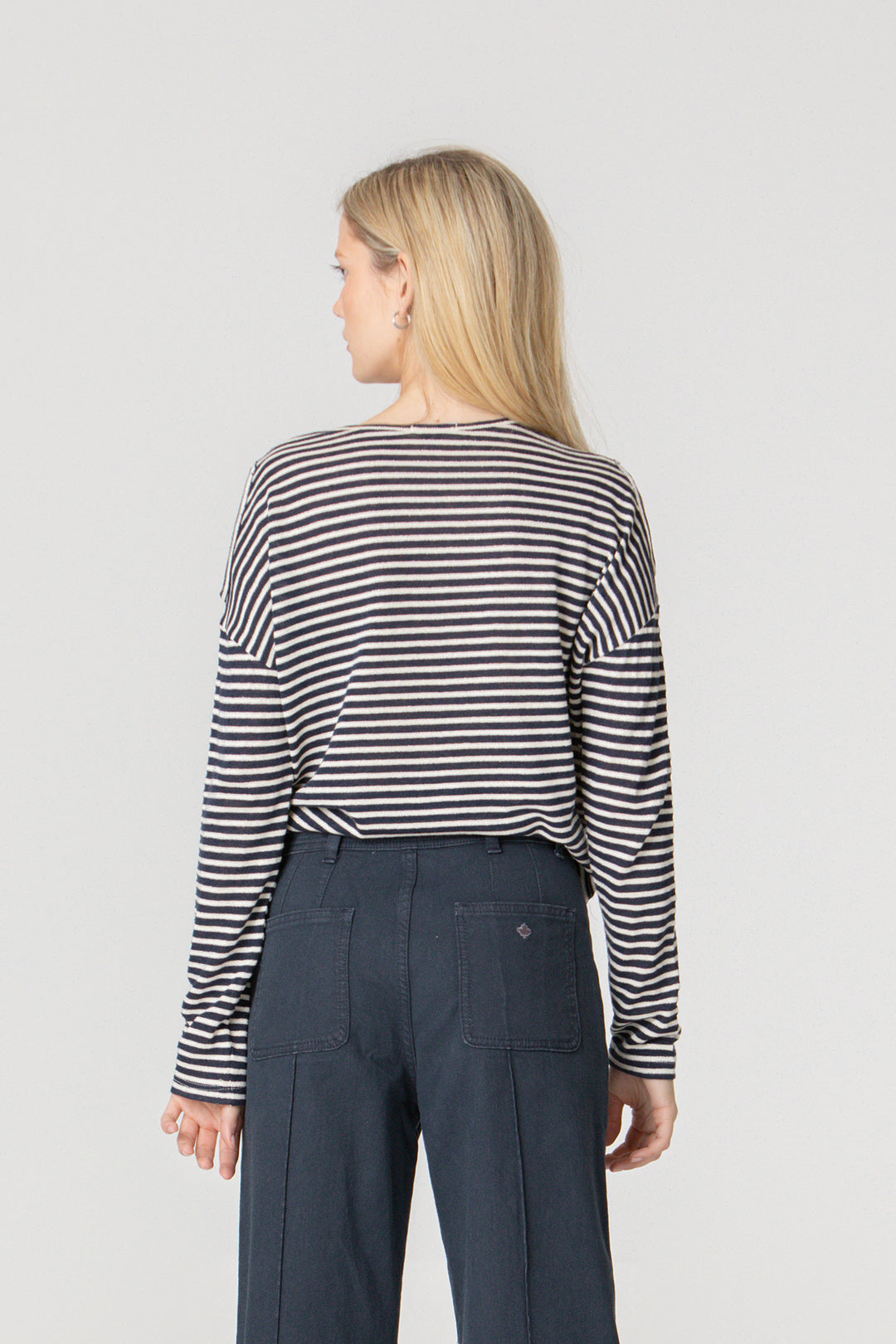 SHOULDER OPEN T-SHIRT