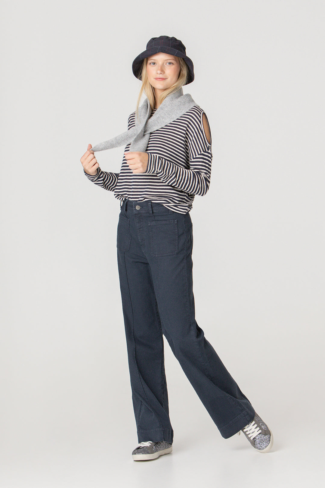 SHOULDER OPEN T-SHIRT