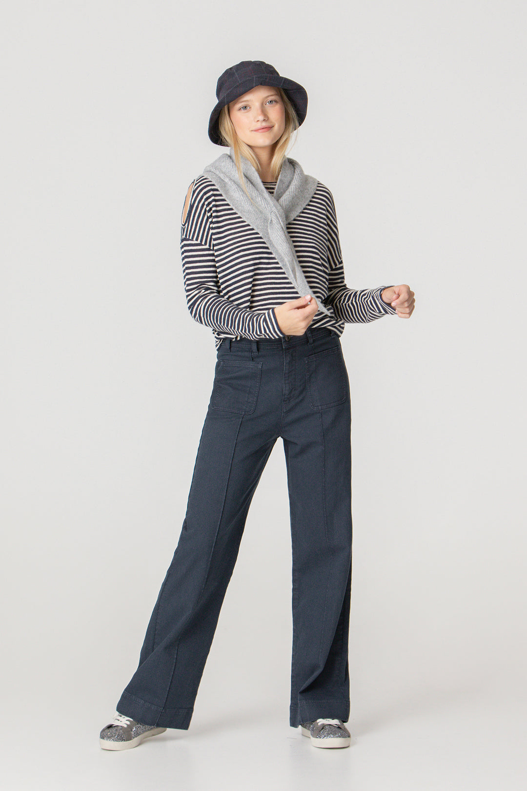 SHOULDER OPEN T-SHIRT