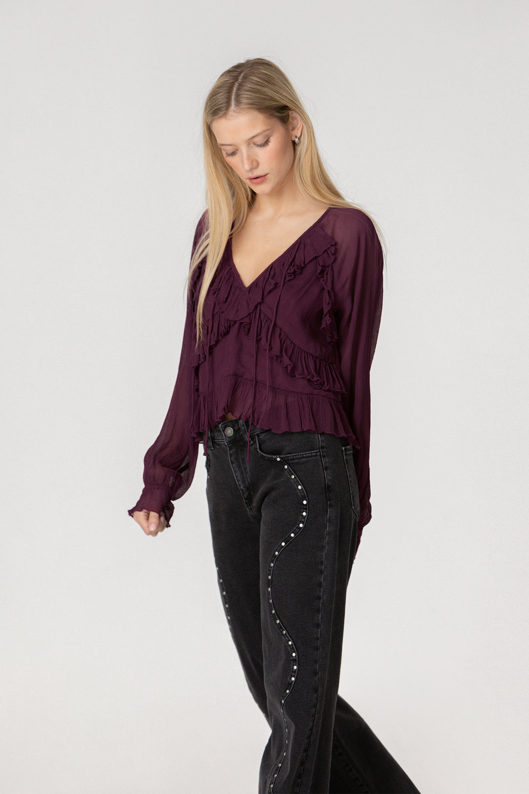 WAVE JEANS WITH STUDS